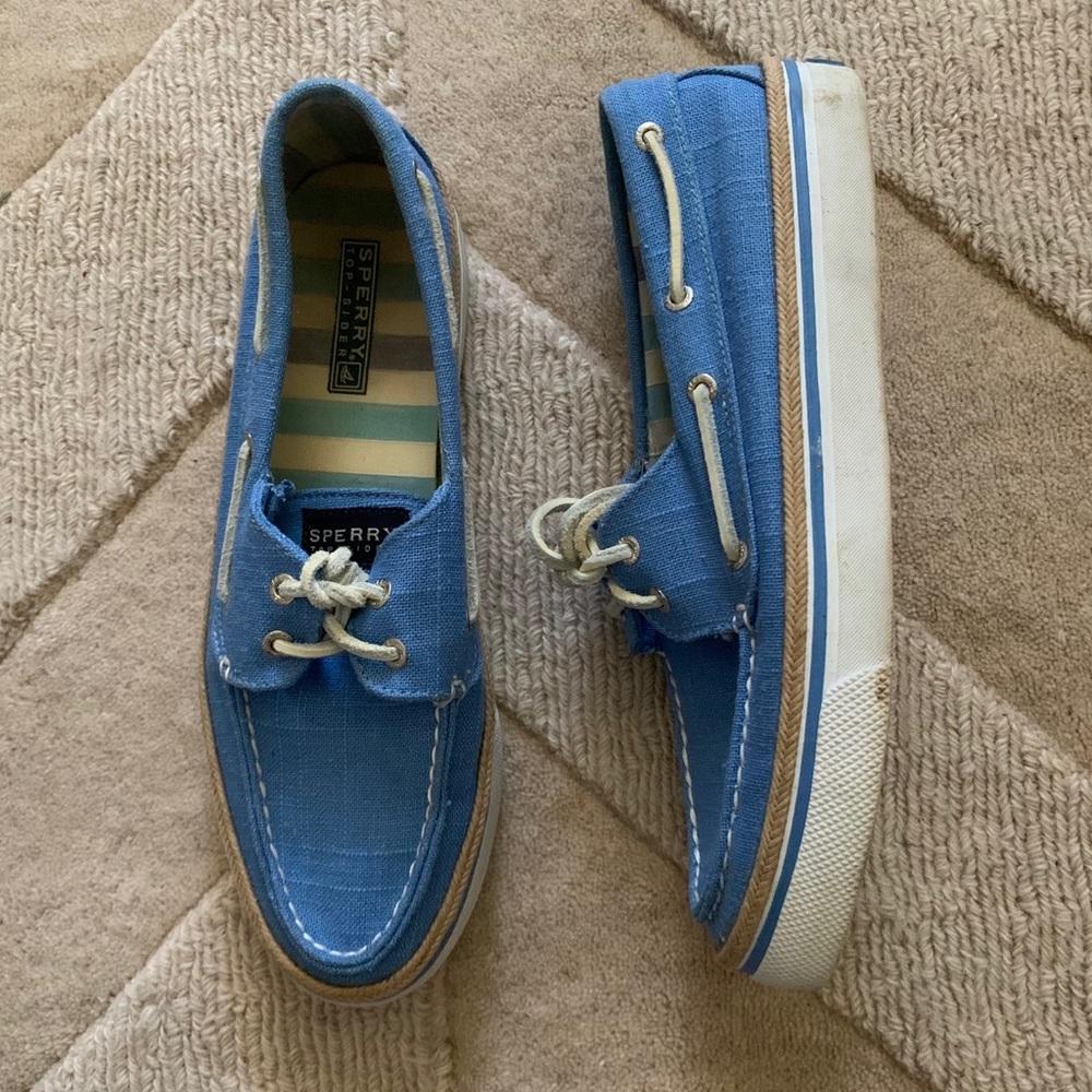 Sperry canvas boat shoe. Light blue size 9